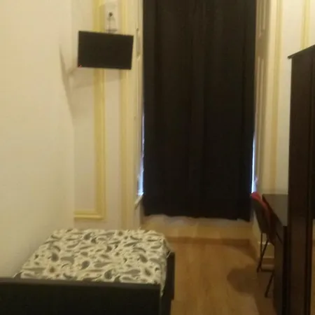 Hostel Diamond Economy